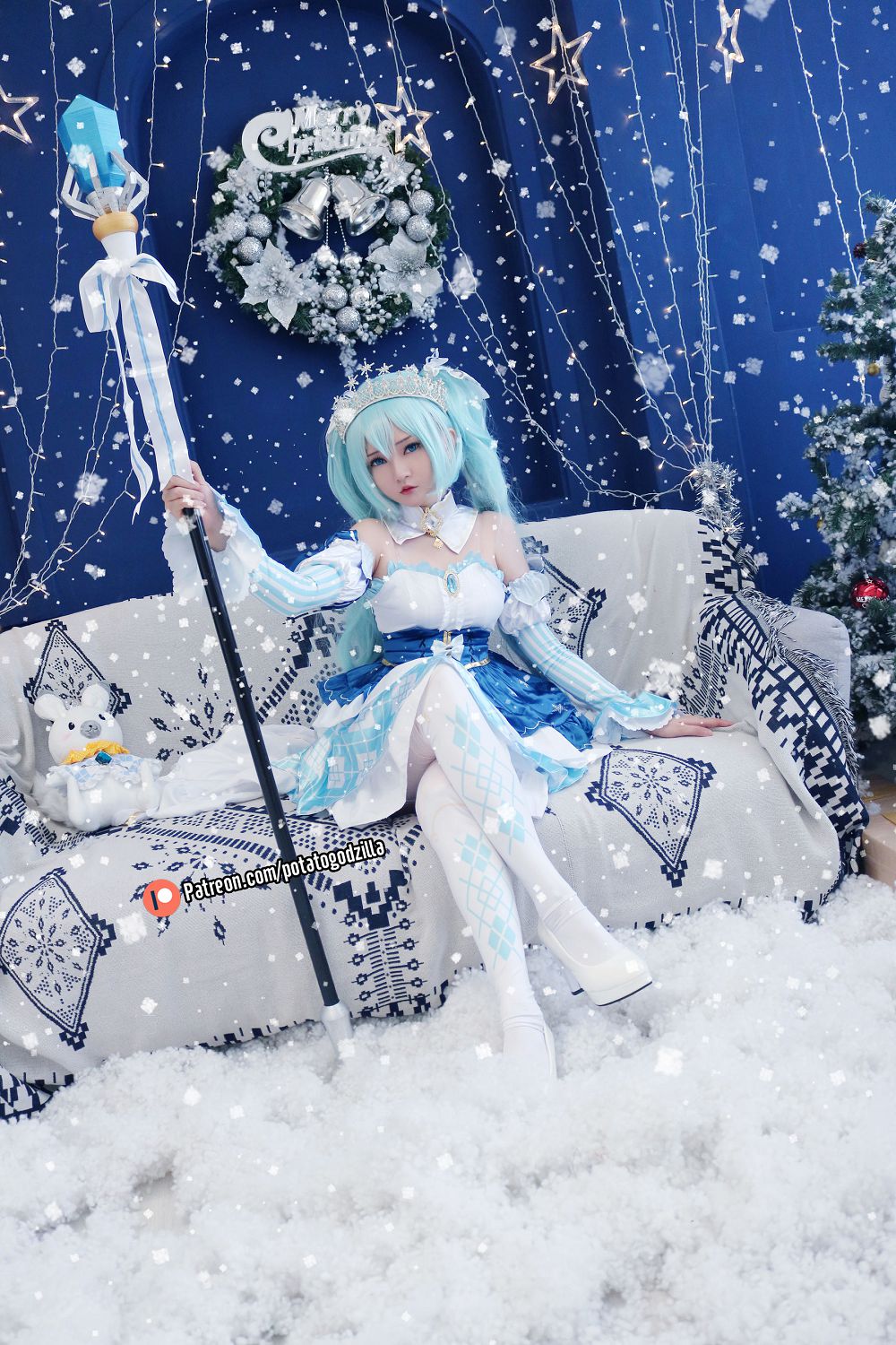 CoserСPotato Godzilla - Snow Miku